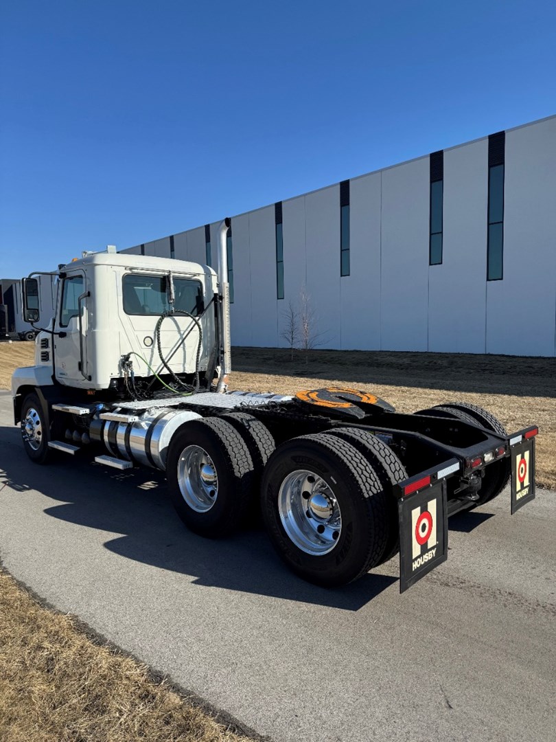 2021 MACK AN64T - USED TRUCKS DAY CAB - image 4